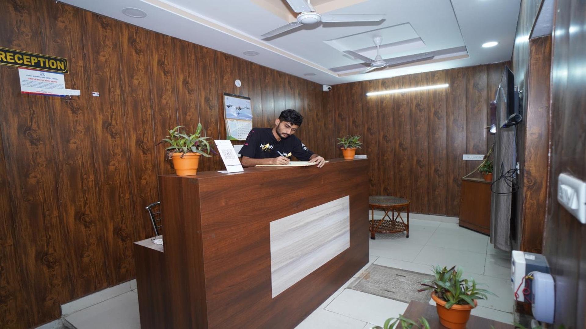 Hotel Apoorv - Near Jaipur Railway Station Eksteriør billede